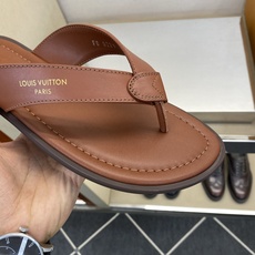 ⚠️【L *V】⚠️高品质,顶尖工艺品⚠️男士拖鞋⚠️正码:39 -45⚠最新经典L压花拖!🐂货!清爽夏 ⚠️【L *V】⚠️高品质,顶尖工艺品⚠️男士拖鞋⚠️正码:39 -45⚠最新经典L压花拖!🐂货!清爽夏