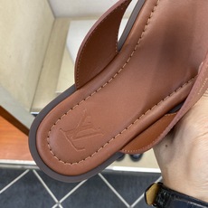 ⚠️【L *V】⚠️高品质,顶尖工艺品⚠️男士拖鞋⚠️正码:39 -45⚠最新经典L压花拖!🐂货!清爽夏 ⚠️【L *V】⚠️高品质,顶尖工艺品⚠️男士拖鞋⚠️正码:39 -45⚠最新经典L压花拖!🐂货!清爽夏