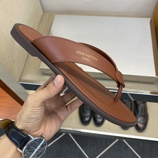 ⚠️【L *V】⚠️高品质,顶尖工艺品⚠️男士拖鞋⚠️正码:39 -45⚠最新经典L压花拖!🐂货!清爽夏 ⚠️【L *V】⚠️高品质,顶尖工艺品⚠️男士拖鞋⚠️正码:39 -45⚠最新经典L压花拖!🐂货!清爽夏