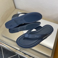 ⚠️【L *V】⚠️高品质,顶尖工艺品⚠️男士拖鞋⚠️正码:39 -45⚠最新经典L压花拖!🐂货!清爽夏 ⚠️【L *V】⚠️高品质,顶尖工艺品⚠️男士拖鞋⚠️正码:39 -45⚠最新经典L压花拖!🐂货!清爽夏