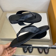 ⚠️【L *V】⚠️高品质,顶尖工艺品⚠️男士拖鞋⚠️正码:39 -45⚠最新经典L压花拖!🐂货!清爽夏 ⚠️【L *V】⚠️高品质,顶尖工艺品⚠️男士拖鞋⚠️正码:39 -45⚠最新经典L压花拖!🐂货!清爽夏