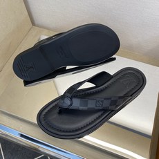 ⚠️【L *V】⚠️高品质,顶尖工艺品⚠️男士拖鞋⚠️正码:39 -45⚠最新经典L压花拖!🐂货!清爽夏 ⚠️【L *V】⚠️高品质,顶尖工艺品⚠️男士拖鞋⚠️正码:39 -45⚠最新经典L压花拖!🐂货!清爽夏