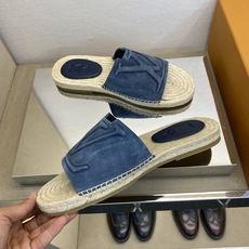 ⚠️【L *V】⚠️高品质,顶尖工艺品⚠️男士拖鞋⚠️正码:39 -45⚠最新经典L压花拖!🐂货!清爽夏 ⚠️【L *V】⚠️高品质,顶尖工艺品⚠️男士拖鞋⚠️正码:39 -45⚠最新经典L压花拖!🐂货!清爽夏
