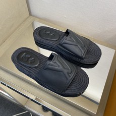 ⚠️【L *V】⚠️高品质,顶尖工艺品⚠️男士拖鞋⚠️正码:39 -45⚠最新经典L压花拖!🐂货!清爽夏 ⚠️【L *V】⚠️高品质,顶尖工艺品⚠️男士拖鞋⚠️正码:39 -45⚠最新经典L压花拖!🐂货!清爽夏