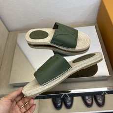 ⚠️【L *V】⚠️高品质,顶尖工艺品⚠️男士拖鞋⚠️正码:39 -45⚠最新经典L压花拖!🐂货!清爽夏 ⚠️【L *V】⚠️高品质,顶尖工艺品⚠️男士拖鞋⚠️正码:39 -45⚠最新经典L压花拖!🐂货!清爽夏