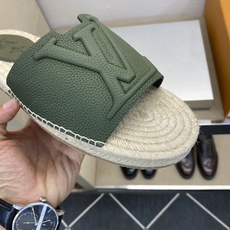 ⚠️【L *V】⚠️高品质,顶尖工艺品⚠️男士拖鞋⚠️正码:39 -45⚠最新经典L压花拖!🐂货!清爽夏 ⚠️【L *V】⚠️高品质,顶尖工艺品⚠️男士拖鞋⚠️正码:39 -45⚠最新经典L压花拖!🐂货!清爽夏