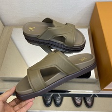 ⚠️【L *V】⚠️高品质,顶尖工艺品⚠️男士拖鞋⚠️正码:39 -45⚠最新经典L压花拖!🐂货!清爽夏 ⚠️【L *V】⚠️高品质,顶尖工艺品⚠️男士拖鞋⚠️正码:39 -45⚠最新经典L压花拖!🐂货!清爽夏