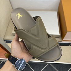 ⚠️【L *V】⚠️高品质,顶尖工艺品⚠️男士拖鞋⚠️正码:39 -45⚠最新经典L压花拖!🐂货!清爽夏 ⚠️【L *V】⚠️高品质,顶尖工艺品⚠️男士拖鞋⚠️正码:39 -45⚠最新经典L压花拖!🐂货!清爽夏