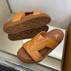⚠️【L *V】⚠️高品质,顶尖工艺品⚠️男士拖鞋⚠️正码:39 -45⚠最新经典L压花拖!🐂货!清爽夏 ⚠️【L *V】⚠️高品质,顶尖工艺品⚠️男士拖鞋⚠️正码:39 -45⚠最新经典L压花拖!🐂货!清爽夏