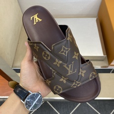 ⚠️【L *V】⚠️高品质,顶尖工艺品⚠️男士拖鞋⚠️正码:39 -45⚠最新经典L压花拖!🐂货!清爽夏 ⚠️【L *V】⚠️高品质,顶尖工艺品⚠️男士拖鞋⚠️正码:39 -45⚠最新经典L压花拖!🐂货!清爽夏