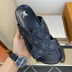 ⚠️【L *V】⚠️高品质,顶尖工艺品⚠️男士拖鞋⚠️正码:39 -45⚠最新经典L压花拖!🐂货!清爽夏 ⚠️【L *V】⚠️高品质,顶尖工艺品⚠️男士拖鞋⚠️正码:39 -45⚠最新经典L压花拖!🐂货!清爽夏