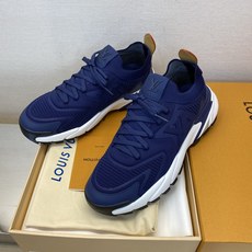 ⚠️【LO *V】⚠️高品质,顶尖工艺品⚠️男士时尚运动鞋⚠️正码:39-44(5 -10)⚠️经典简约 ⚠️【LO *V】⚠️高品质,顶尖工艺品⚠️男士时尚运动鞋⚠️正码:39-44(5 -10)⚠️经典简约