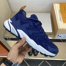 ⚠️【LO *V】⚠️高品质,顶尖工艺品⚠️男士时尚运动鞋⚠️正码:39-44(5 -10)⚠️经典简约 ⚠️【LO *V】⚠️高品质,顶尖工艺品⚠️男士时尚运动鞋⚠️正码:39-44(5 -10)⚠️经典简约