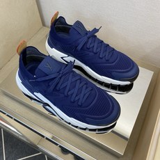 ⚠️【LO *V】⚠️高品质,顶尖工艺品⚠️男士时尚运动鞋⚠️正码:39-44(5 -10)⚠️经典简约 ⚠️【LO *V】⚠️高品质,顶尖工艺品⚠️男士时尚运动鞋⚠️正码:39-44(5 -10)⚠️经典简约