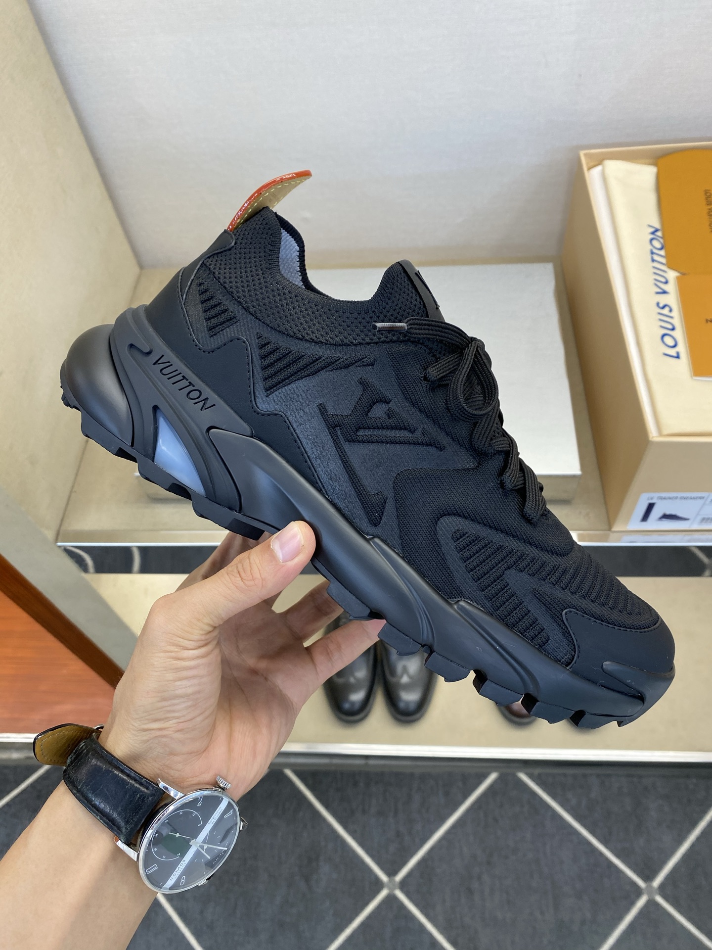 ⚠️【LO *V】⚠️高品质,顶尖工艺品⚠️男士时尚运动鞋⚠️正码:39-44(5 -10)⚠️经典简约 ⚠️【LO *V】⚠️高品质,顶尖工艺品⚠️男士时尚运动鞋⚠️正码:39-44(5 -10)⚠️经典简约
