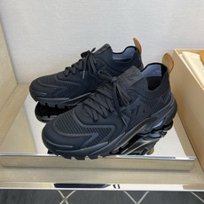 ⚠️【LO *V】⚠️高品质,顶尖工艺品⚠️男士时尚运动鞋⚠️正码:39-44(5 -10)⚠️经典简约 ⚠️【LO *V】⚠️高品质,顶尖工艺品⚠️男士时尚运动鞋⚠️正码:39-44(5 -10)⚠️经典简约
