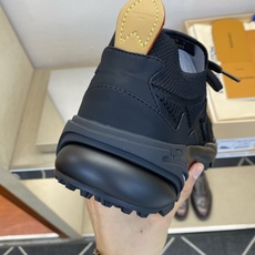 ⚠️【LO *V】⚠️高品质,顶尖工艺品⚠️男士时尚运动鞋⚠️正码:39-44(5 -10)⚠️经典简约 ⚠️【LO *V】⚠️高品质,顶尖工艺品⚠️男士时尚运动鞋⚠️正码:39-44(5 -10)⚠️经典简约
