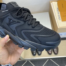 ⚠️【LO *V】⚠️高品质,顶尖工艺品⚠️男士时尚运动鞋⚠️正码:39-44(5 -10)⚠️经典简约 ⚠️【LO *V】⚠️高品质,顶尖工艺品⚠️男士时尚运动鞋⚠️正码:39-44(5 -10)⚠️经典简约
