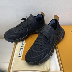 ⚠️【LO *V】⚠️高品质,顶尖工艺品⚠️男士时尚运动鞋⚠️正码:39-44(5 -10)⚠️经典简约 ⚠️【LO *V】⚠️高品质,顶尖工艺品⚠️男士时尚运动鞋⚠️正码:39-44(5 -10)⚠️经典简约