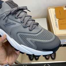 ⚠️【LO *V】⚠️高品质,顶尖工艺品⚠️男士时尚运动鞋⚠️正码:39-44(5 -10)⚠️经典简约 ⚠️【LO *V】⚠️高品质,顶尖工艺品⚠️男士时尚运动鞋⚠️正码:39-44(5 -10)⚠️经典简约