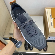 ⚠️【LO *V】⚠️高品质,顶尖工艺品⚠️男士时尚运动鞋⚠️正码:39-44(5 -10)⚠️经典简约 ⚠️【LO *V】⚠️高品质,顶尖工艺品⚠️男士时尚运动鞋⚠️正码:39-44(5 -10)⚠️经典简约