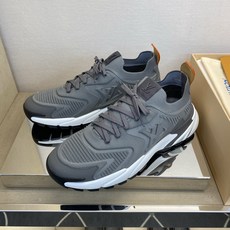 ⚠️【LO *V】⚠️高品质,顶尖工艺品⚠️男士时尚运动鞋⚠️正码:39-44(5 -10)⚠️经典简约 ⚠️【LO *V】⚠️高品质,顶尖工艺品⚠️男士时尚运动鞋⚠️正码:39-44(5 -10)⚠️经典简约