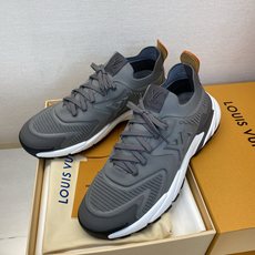⚠️【LO *V】⚠️高品质,顶尖工艺品⚠️男士时尚运动鞋⚠️正码:39-44(5 -10)⚠️经典简约 ⚠️【LO *V】⚠️高品质,顶尖工艺品⚠️男士时尚运动鞋⚠️正码:39-44(5 -10)⚠️经典简约