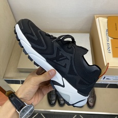 ⚠️【LO *V】⚠️高品质,顶尖工艺品⚠️男士时尚运动鞋⚠️正码:39-44(5 -10)⚠️经典简约 ⚠️【LO *V】⚠️高品质,顶尖工艺品⚠️男士时尚运动鞋⚠️正码:39-44(5 -10)⚠️经典简约