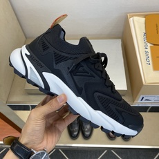 ⚠️【LO *V】⚠️高品质,顶尖工艺品⚠️男士时尚运动鞋⚠️正码:39-44(5 -10)⚠️经典简约 ⚠️【LO *V】⚠️高品质,顶尖工艺品⚠️男士时尚运动鞋⚠️正码:39-44(5 -10)⚠️经典简约