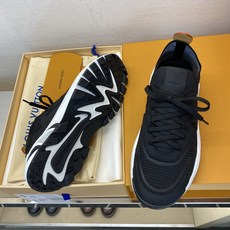 ⚠️【LO *V】⚠️高品质,顶尖工艺品⚠️男士时尚运动鞋⚠️正码:39-44(5 -10)⚠️经典简约 ⚠️【LO *V】⚠️高品质,顶尖工艺品⚠️男士时尚运动鞋⚠️正码:39-44(5 -10)⚠️经典简约