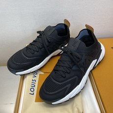 ⚠️【LO *V】⚠️高品质,顶尖工艺品⚠️男士时尚运动鞋⚠️正码:39-44(5 -10)⚠️经典简约 ⚠️【LO *V】⚠️高品质,顶尖工艺品⚠️男士时尚运动鞋⚠️正码:39-44(5 -10)⚠️经典简约