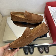 ⚠️【SF】⚠️驾车鞋!(豆豆款)⚠️高品质男士套脚款⚠️正码:39一44(5一10)⚠️原版绒面小牛皮 ⚠️【SF】⚠️驾车鞋!(豆豆款)⚠️高品质男士套脚款⚠️正码:39一44(5一10)⚠️原版绒面小牛皮