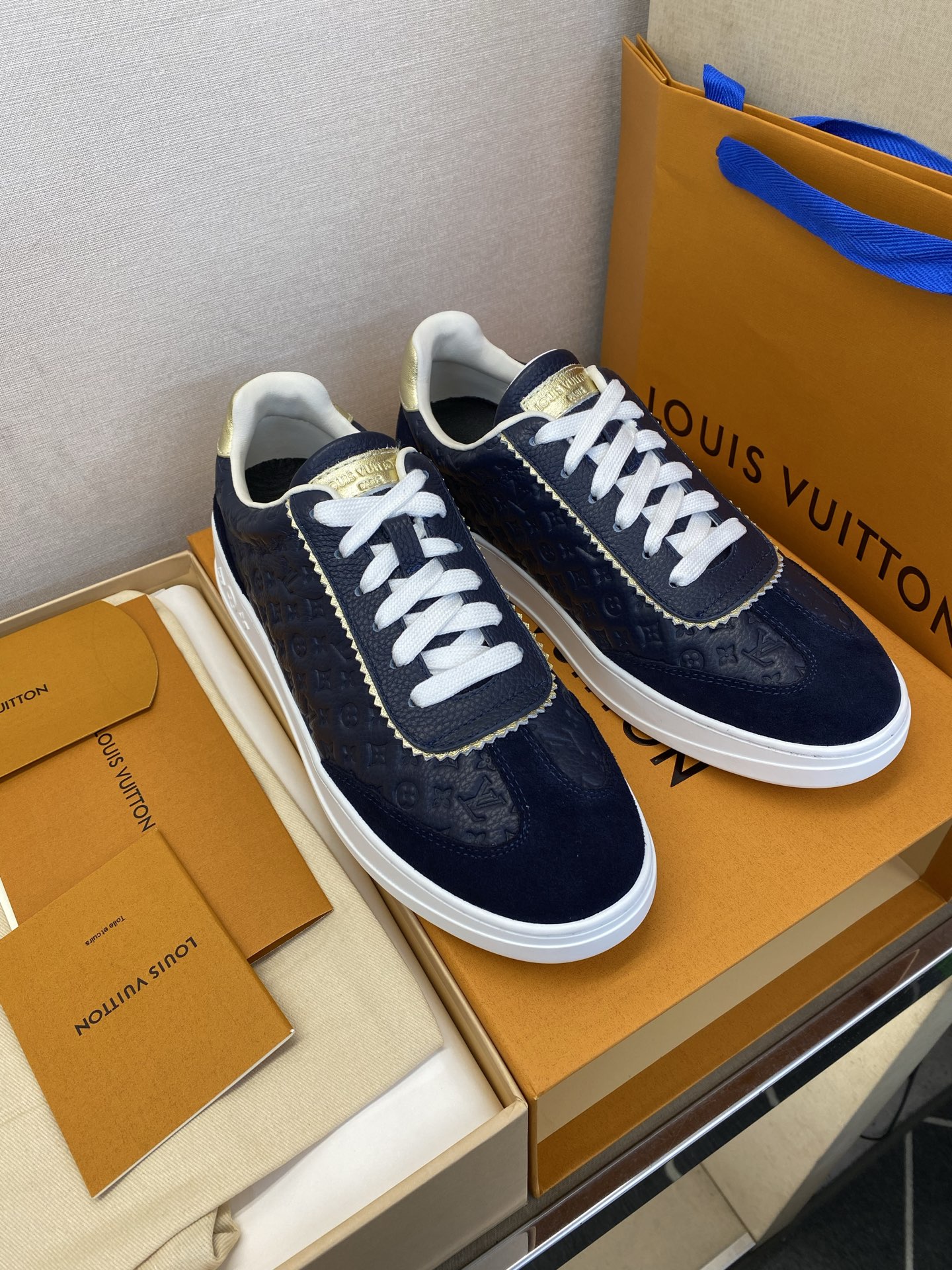 ⚠️【LO **V】⚠️高品质,顶尖工艺品⚠️男士时尚休闲鞋⚠️正码:39-44(5 -10)⚠️经典 ⚠️【LO **V】⚠️高品质,顶尖工艺品⚠️男士时尚休闲鞋⚠️正码:39-44(5 -10)⚠️经典
