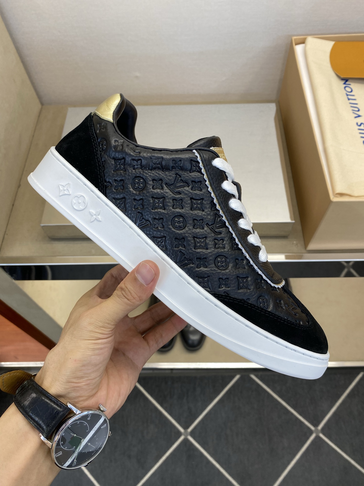 ⚠️【LO  ＊*V】⚠️高品质，顶尖工艺品⚠️男士时尚休闲鞋⚠️正码：39－44(5 －10)⚠️经典