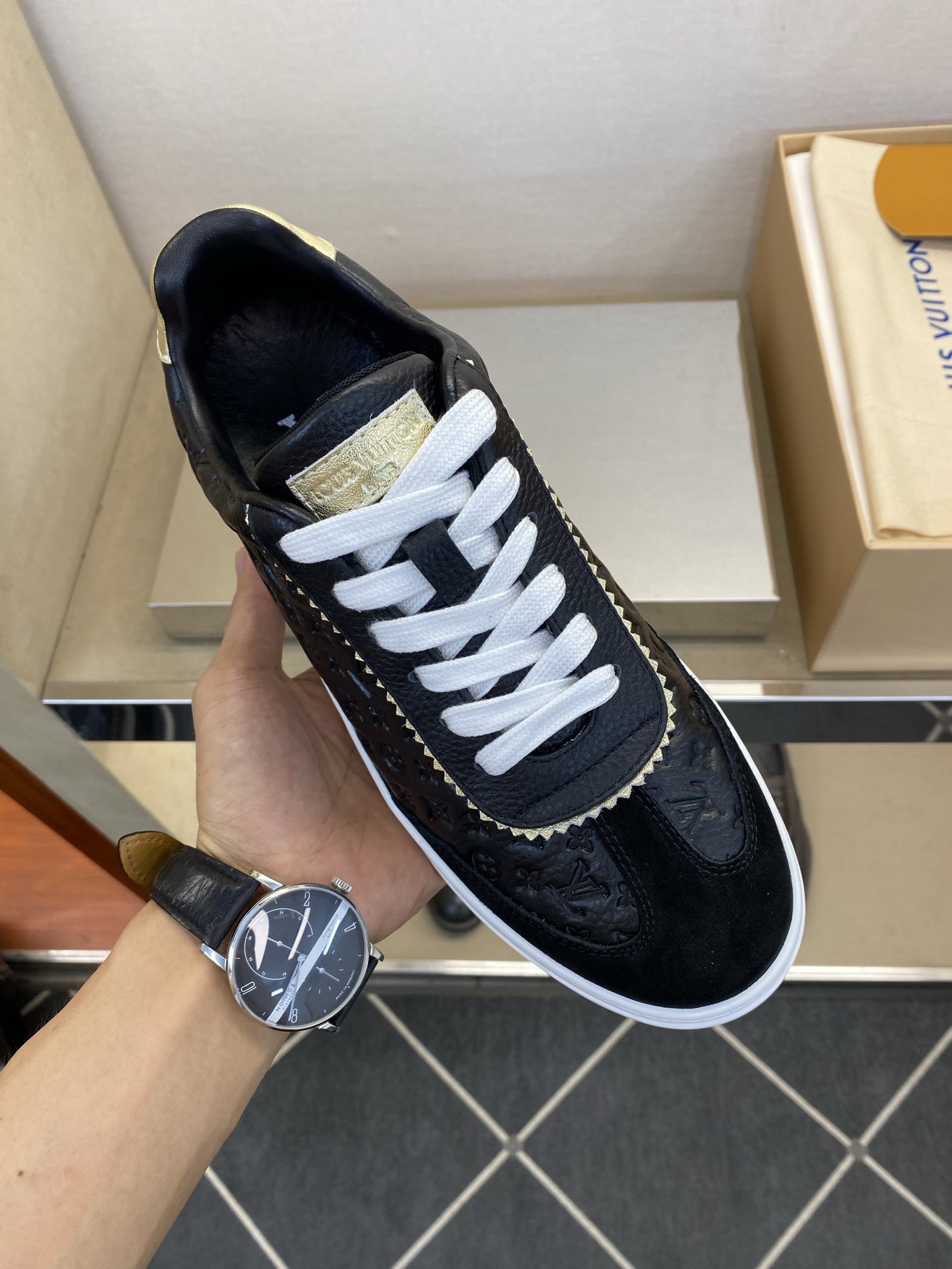 ⚠️【LO  ＊*V】⚠️高品质，顶尖工艺品⚠️男士时尚休闲鞋⚠️正码：39－44(5 －10)⚠️经典
