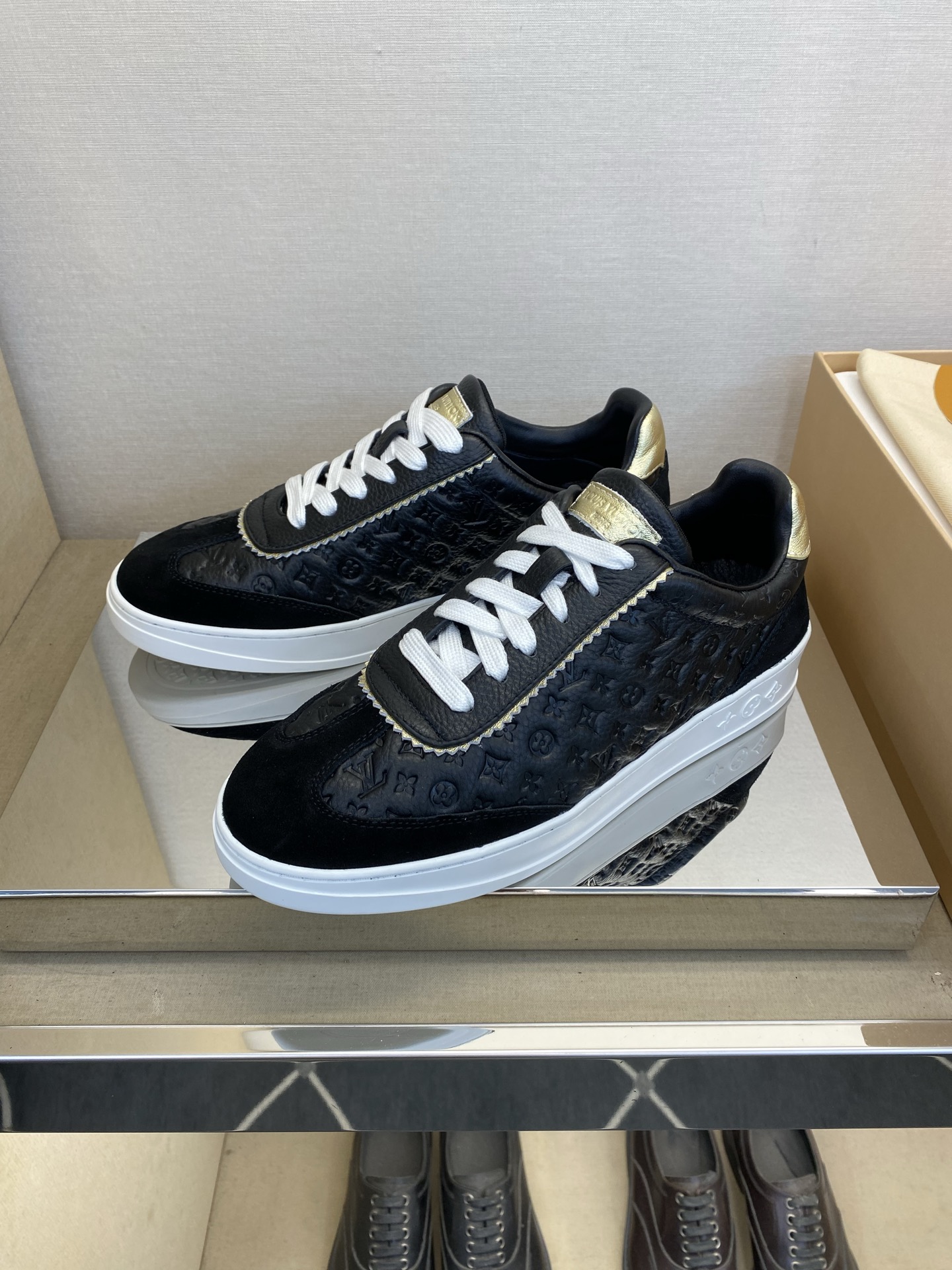 ⚠️【LO  ＊*V】⚠️高品质，顶尖工艺品⚠️男士时尚休闲鞋⚠️正码：39－44(5 －10)⚠️经典