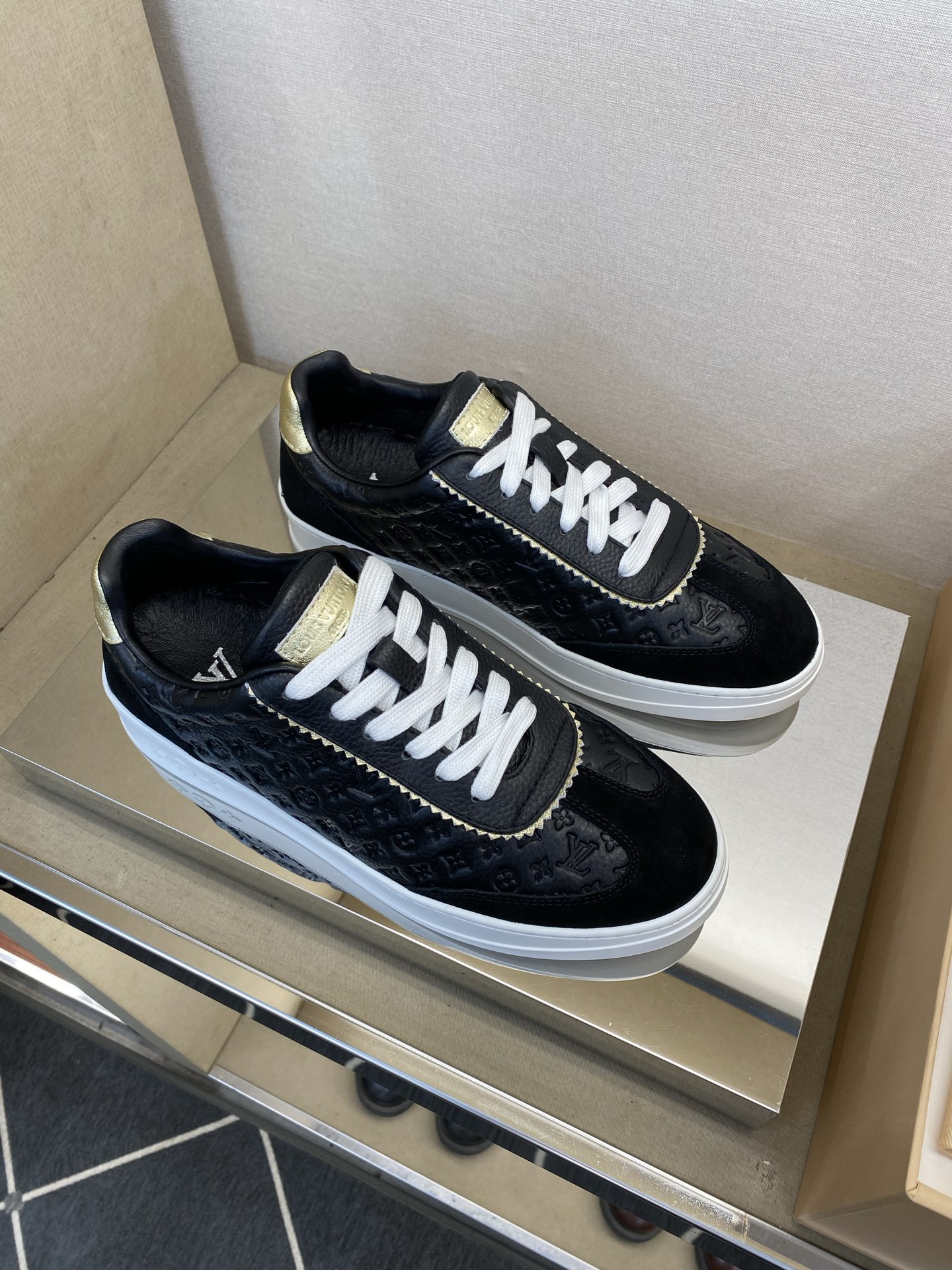 ⚠️【LO  ＊*V】⚠️高品质，顶尖工艺品⚠️男士时尚休闲鞋⚠️正码：39－44(5 －10)⚠️经典