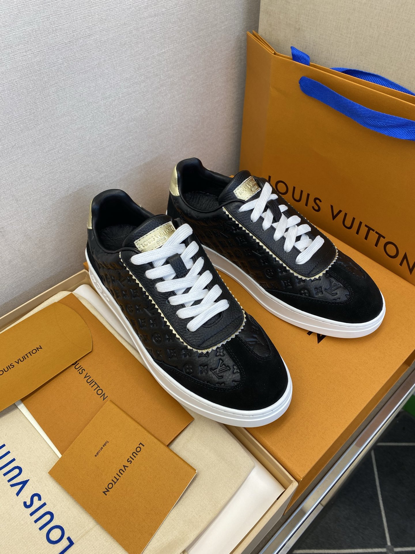 ⚠️【LO  ＊*V】⚠️高品质，顶尖工艺品⚠️男士时尚休闲鞋⚠️正码：39－44(5 －10)⚠️经典