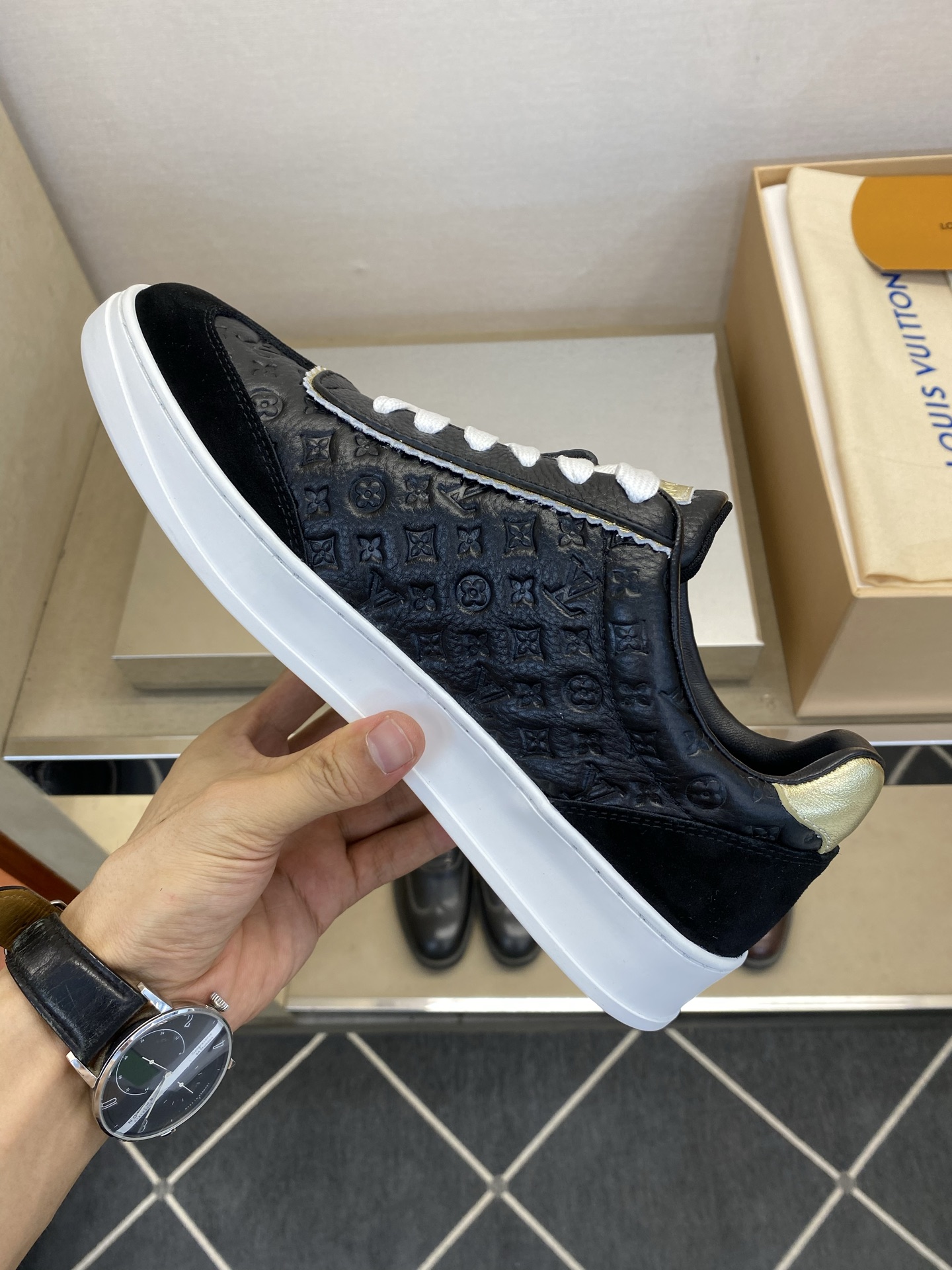 ⚠️【LO  ＊*V】⚠️高品质，顶尖工艺品⚠️男士时尚休闲鞋⚠️正码：39－44(5 －10)⚠️经典