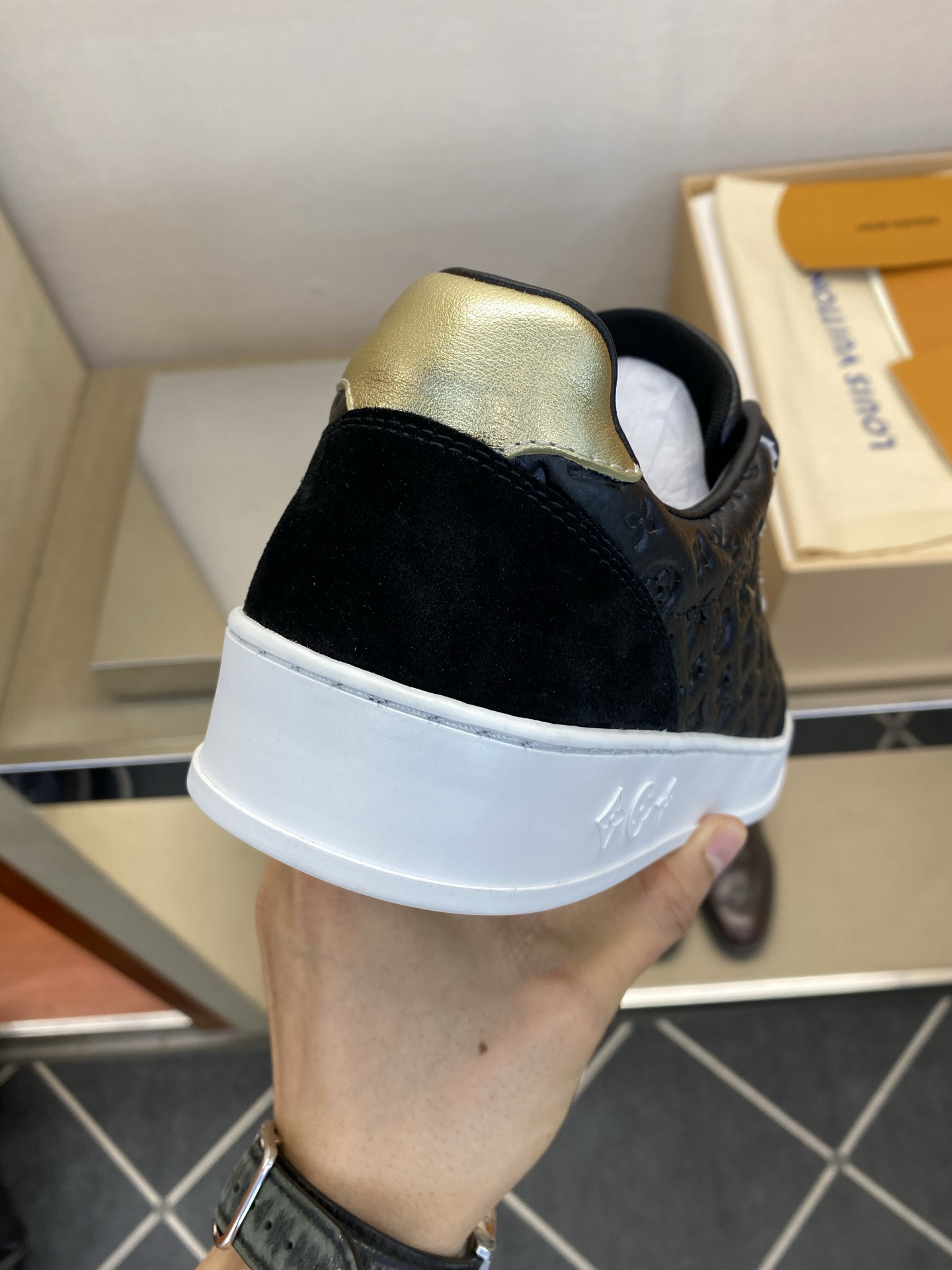 ⚠️【LO  ＊*V】⚠️高品质，顶尖工艺品⚠️男士时尚休闲鞋⚠️正码：39－44(5 －10)⚠️经典