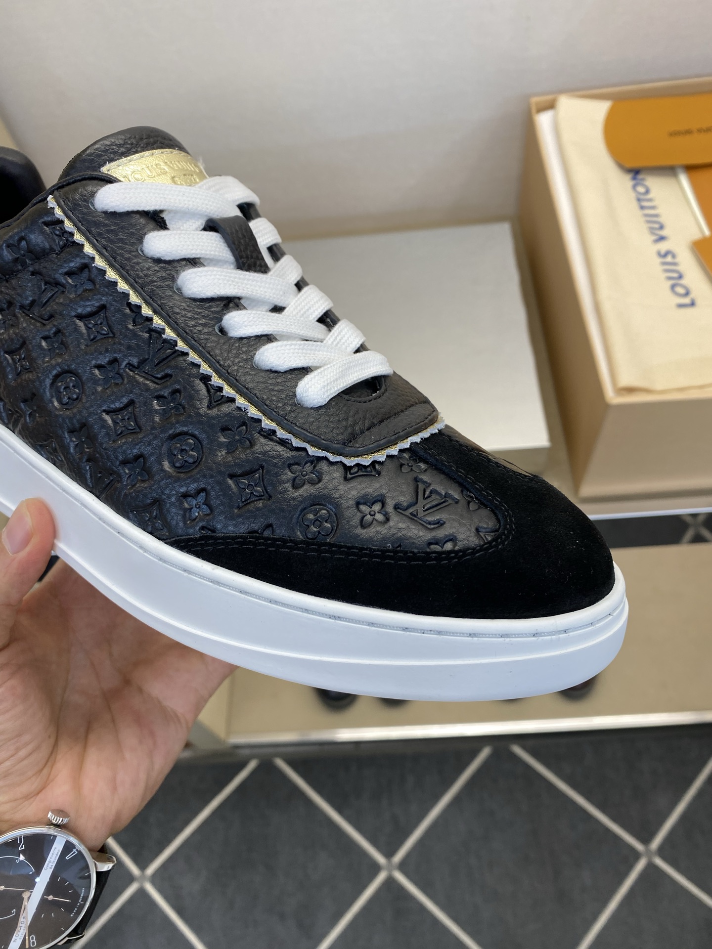 ⚠️【LO  ＊*V】⚠️高品质，顶尖工艺品⚠️男士时尚休闲鞋⚠️正码：39－44(5 －10)⚠️经典