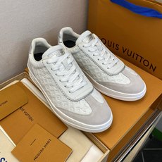 ⚠️【LO **V】⚠️高品质,顶尖工艺品⚠️男士时尚休闲鞋⚠️正码:39-44(5 -10)⚠️经典 ⚠️【LO **V】⚠️高品质,顶尖工艺品⚠️男士时尚休闲鞋⚠️正码:39-44(5 -10)⚠️经典
