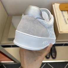 ⚠️【LO **V】⚠️高品质,顶尖工艺品⚠️男士时尚休闲鞋⚠️正码:39-44(5 -10)⚠️经典 ⚠️【LO **V】⚠️高品质,顶尖工艺品⚠️男士时尚休闲鞋⚠️正码:39-44(5 -10)⚠️经典