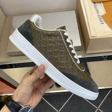 ⚠️【LO **V】⚠️高品质,顶尖工艺品⚠️男士时尚休闲鞋⚠️正码:39-44(5 -10)⚠️经典 ⚠️【LO **V】⚠️高品质,顶尖工艺品⚠️男士时尚休闲鞋⚠️正码:39-44(5 -10)⚠️经典