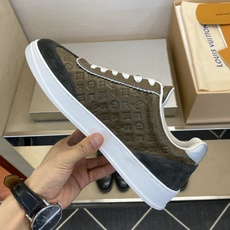⚠️【LO **V】⚠️高品质,顶尖工艺品⚠️男士时尚休闲鞋⚠️正码:39-44(5 -10)⚠️经典 ⚠️【LO **V】⚠️高品质,顶尖工艺品⚠️男士时尚休闲鞋⚠️正码:39-44(5 -10)⚠️经典