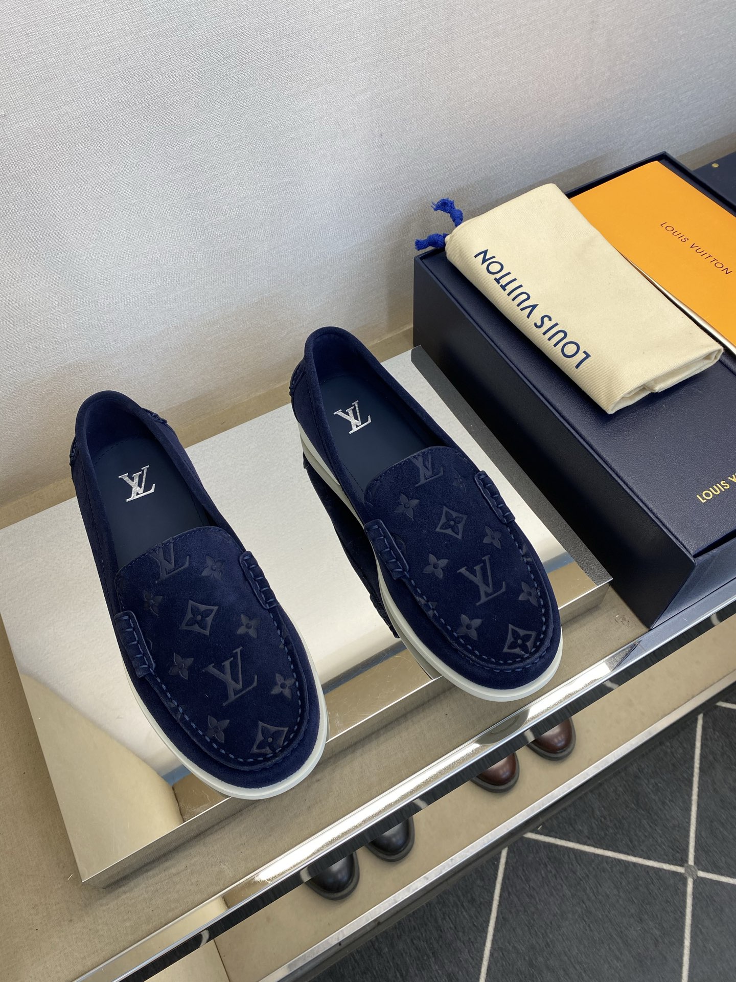 ⚠️【LO  ＊*V】⚠️高品质，顶尖工艺品⚠️男士乐福鞋⚠️正码：39－44(5 －10)⚠️经典简约