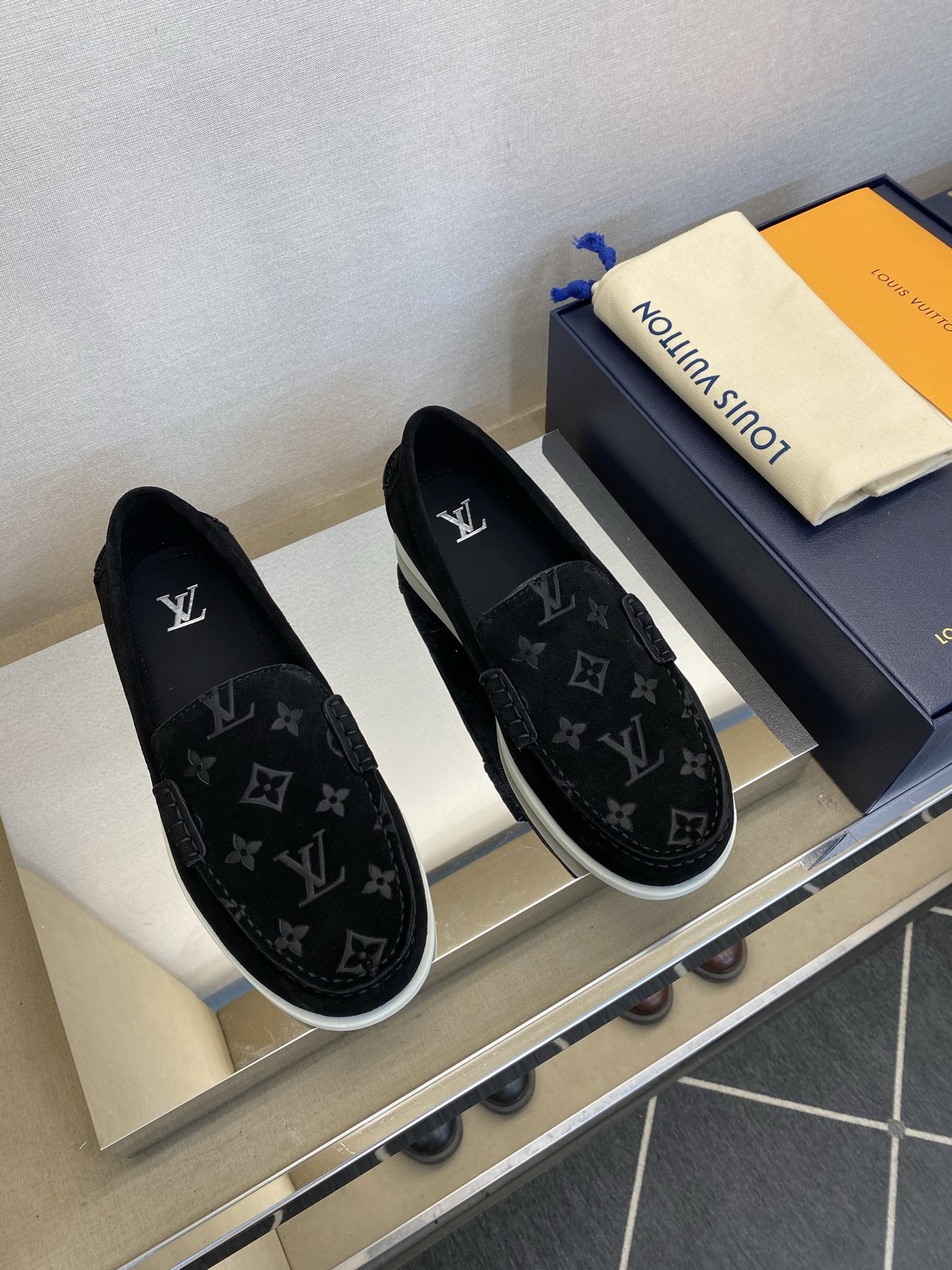 ⚠️【LO  ＊*V】⚠️高品质，顶尖工艺品⚠️男士乐福鞋⚠️正码：39－44(5 －10)⚠️经典简约