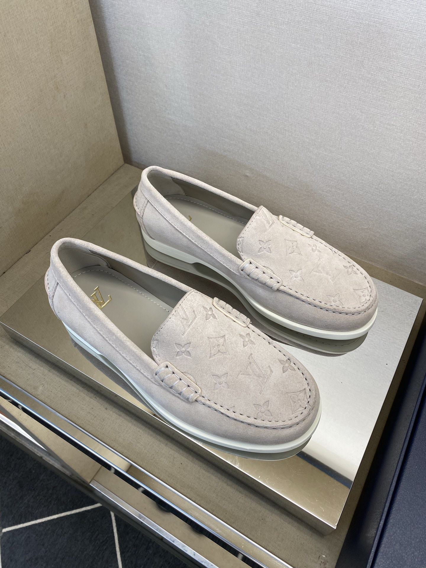 ⚠️【LO  ＊*V】⚠️高品质，顶尖工艺品⚠️男士乐福鞋⚠️正码：39－44(5 －10)⚠️经典简约