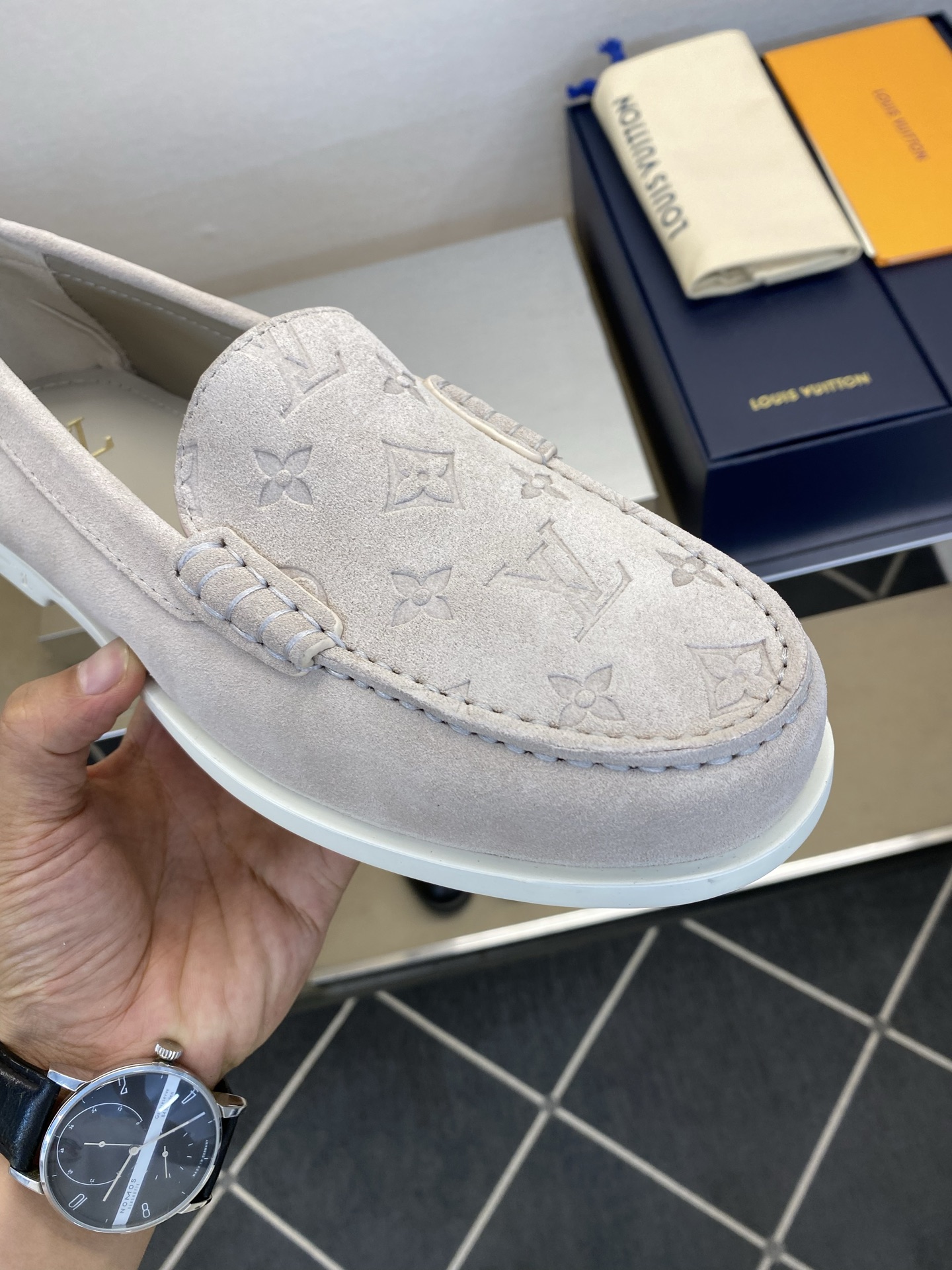⚠️【LO  ＊*V】⚠️高品质，顶尖工艺品⚠️男士乐福鞋⚠️正码：39－44(5 －10)⚠️经典简约