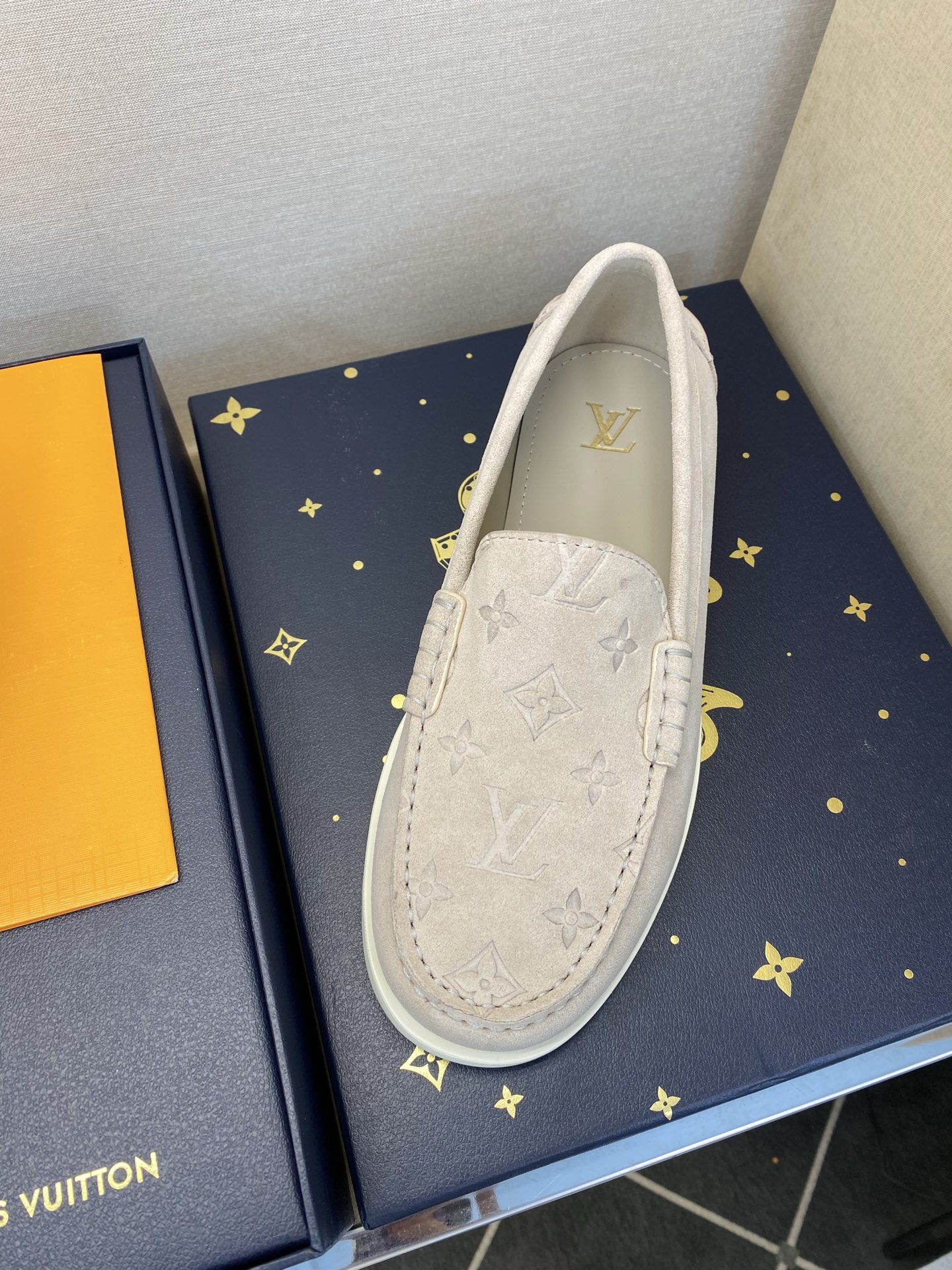 ⚠️【LO  ＊*V】⚠️高品质，顶尖工艺品⚠️男士乐福鞋⚠️正码：39－44(5 －10)⚠️经典简约